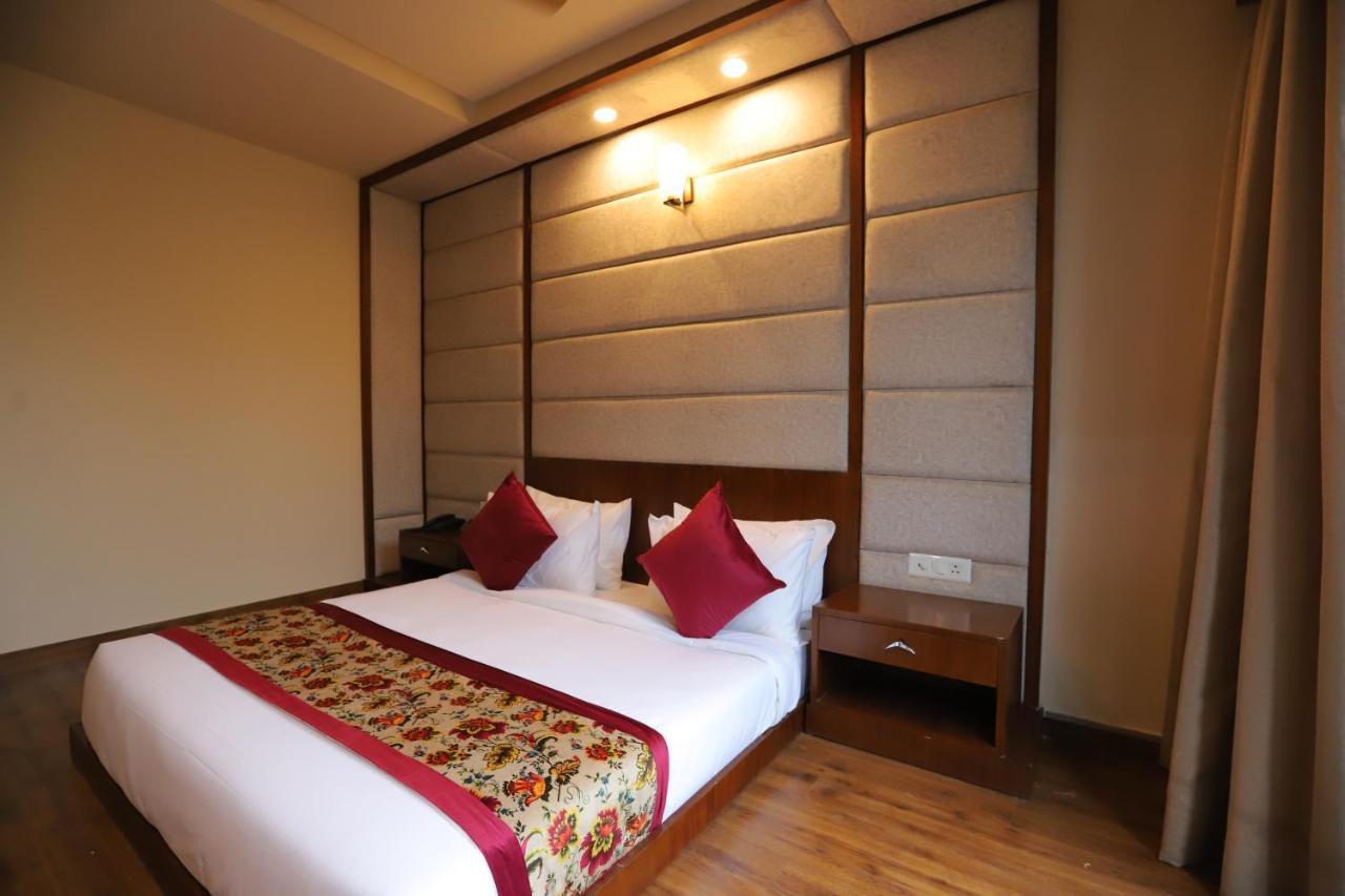 Ip Royal Hotel - Új-Delhi Kültér fotó